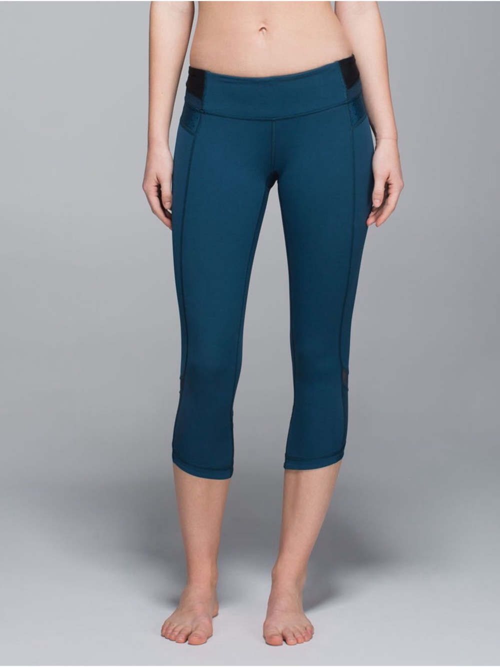 Lululemon Just Breathe Crop Leggings in Alberta Lake/Black size 8